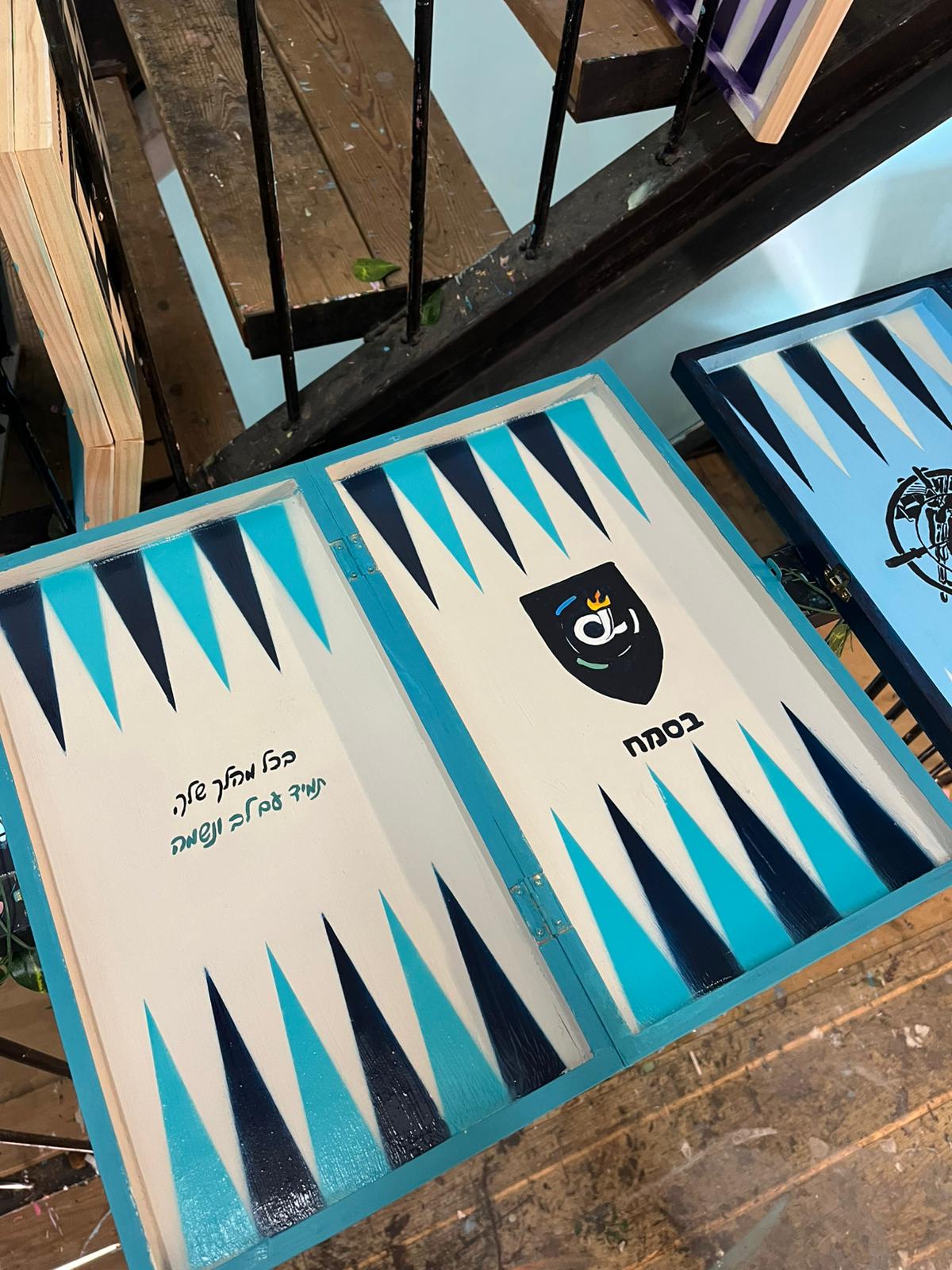 סמל/דמות אחת+משפט לבחירתך