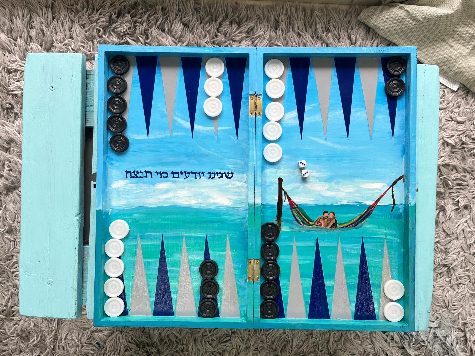 רקע נוף לבחירתך עם סמל/דמות פשוטה+משפט