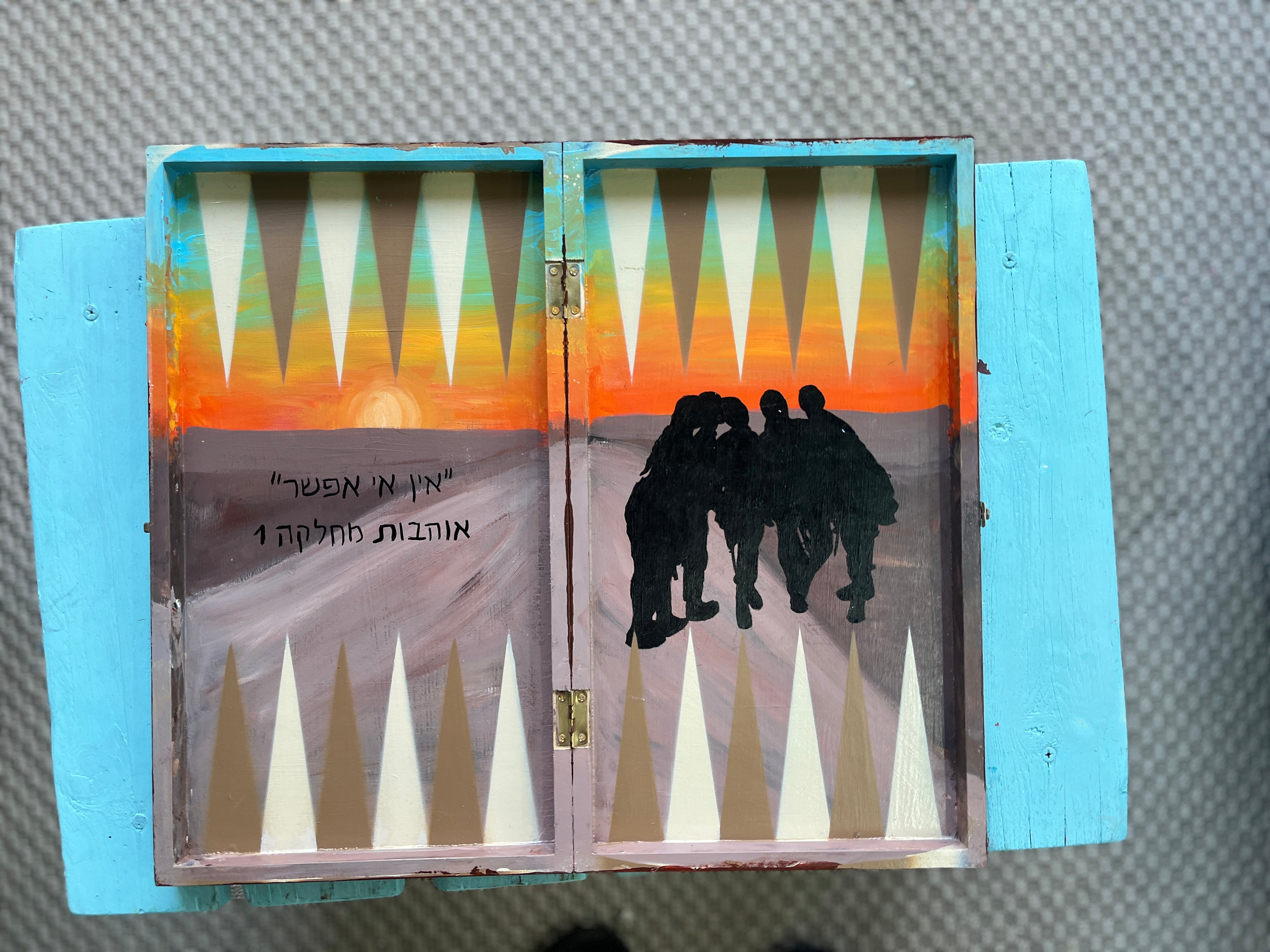 רקע נוף לבחירתך עם סמל/דמות פשוטה+משפט