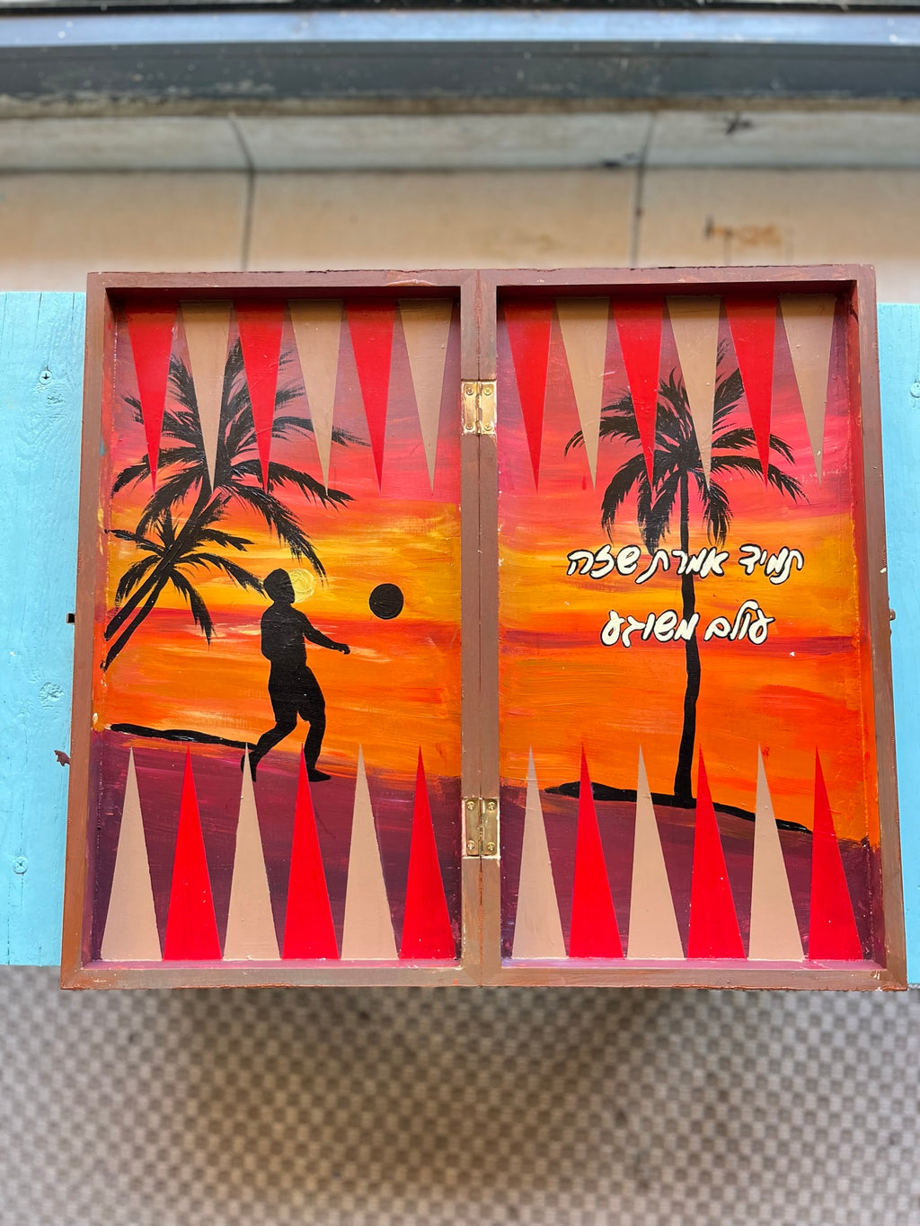 רקע נוף לבחירתך עם סמל/דמות פשוטה+משפט